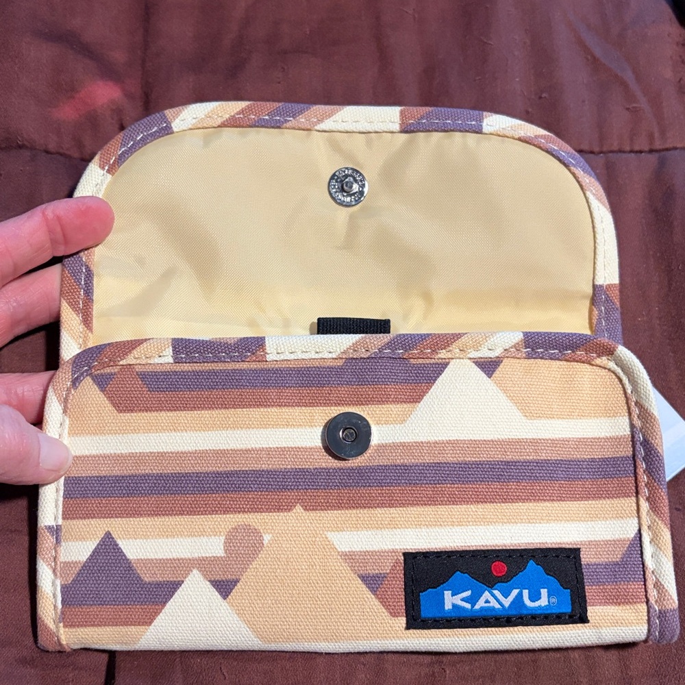 Wallet by Kavu Brand.  NWT! - Picture 9 of 15